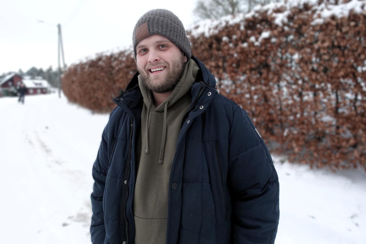 Julian Berge utendørs i vinterlandskap på Nøtterøy